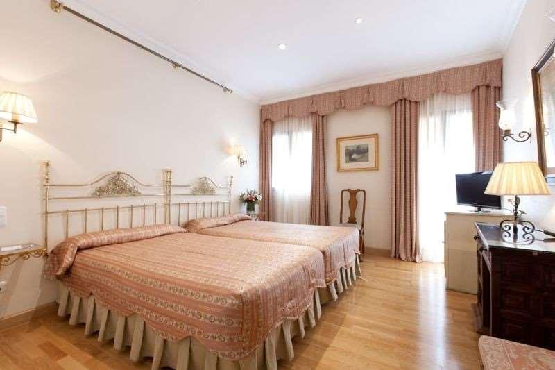 Dona Maria Hotel 4*