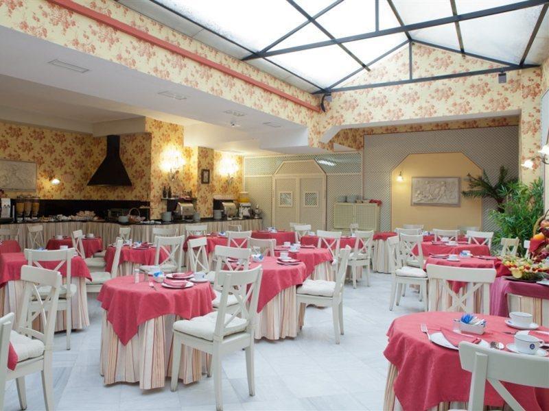 Dona Maria Hotel 4*